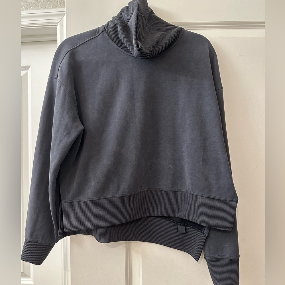 Lululemon soft stream cowl neck black size 4